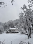 大山冬天里的雪景