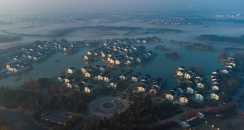 晨雾中的姜里村