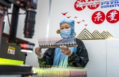 《严把质量关》