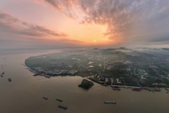 霞映渡江第一船板子矶