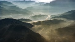 雾启山扉
