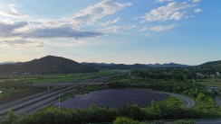 繁昌峨山高速公路下面光伏板