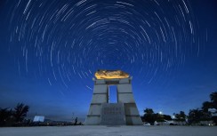 金龙夜色