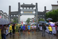 雨中健步走