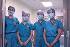 “医二代”进手术室小杏苗公益活动