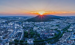 虞山夕照映琴川