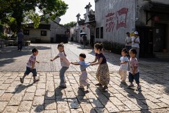 作品标题：快乐童年